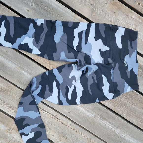Victoria secret's PINK ultimate Small leggings camo grey - Picture 3 of 3